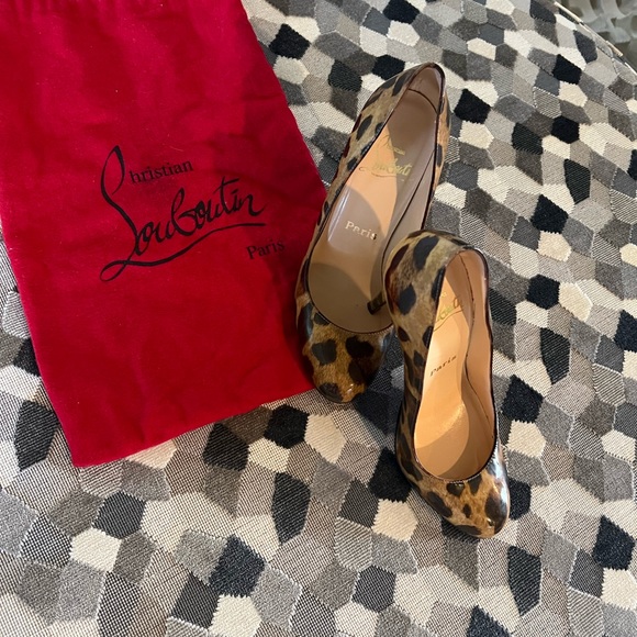 Christian Louboutin Cheetah print heels. Lightly worn. Size 36 - Picture 2 of 5